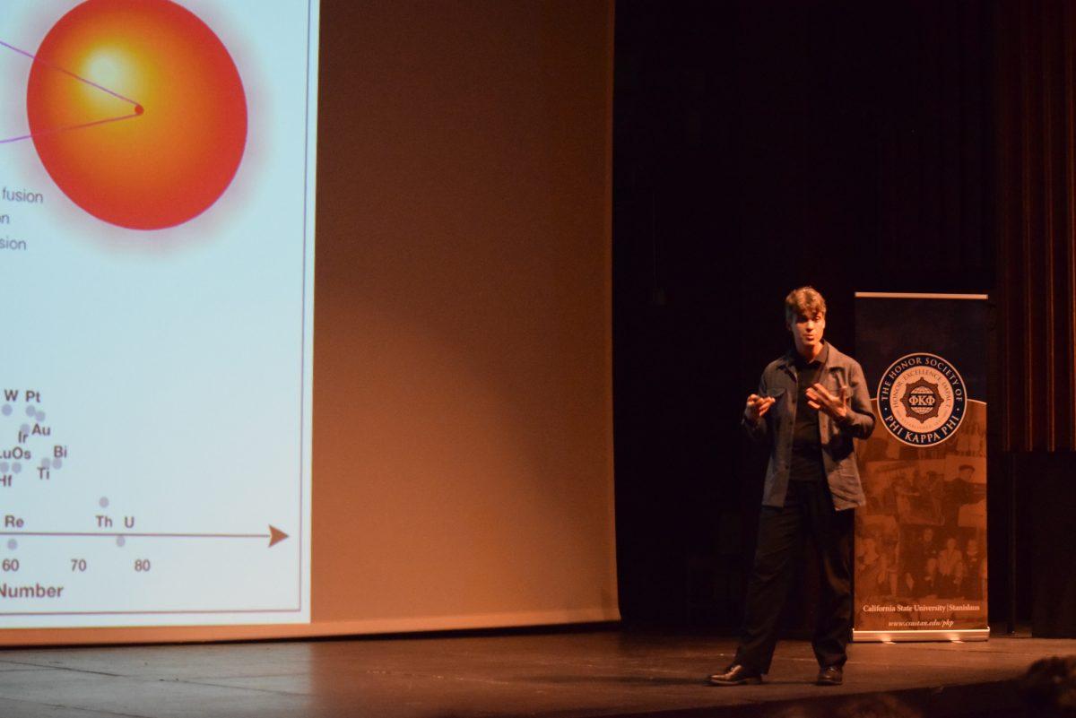 In this photo Professor Ramirez-Ruiz speaks to an audience about the recipe of turning stars into gold (the signal via Grace Carrillo)