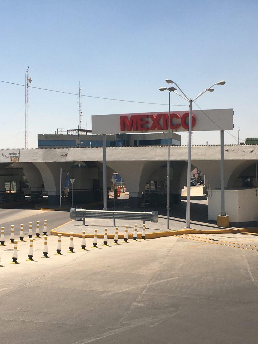 Front pic of U.S.-Mexico's border on the American side before entering Ciudad Ju&#225;rez, M&#233;xico, on Jun. 17. (The Signal/Jesus Alvarado)