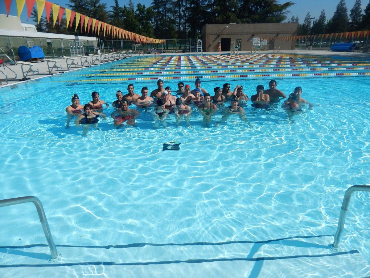 <p>Janice Herring's morning swim class (Signal Photo/Jesus Valdez)</p>