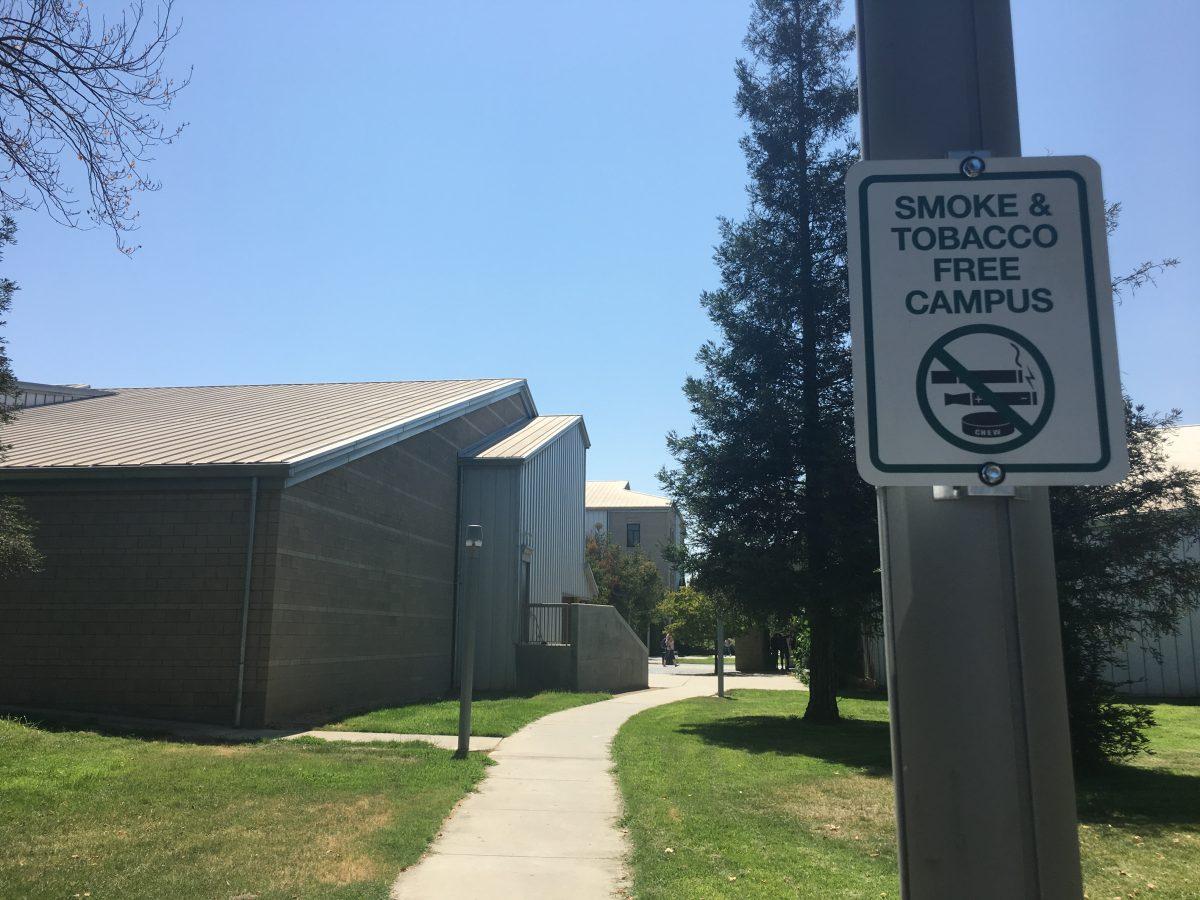 Smoke Free Campus signs around campus. (Signal photo/ Francely Santos)