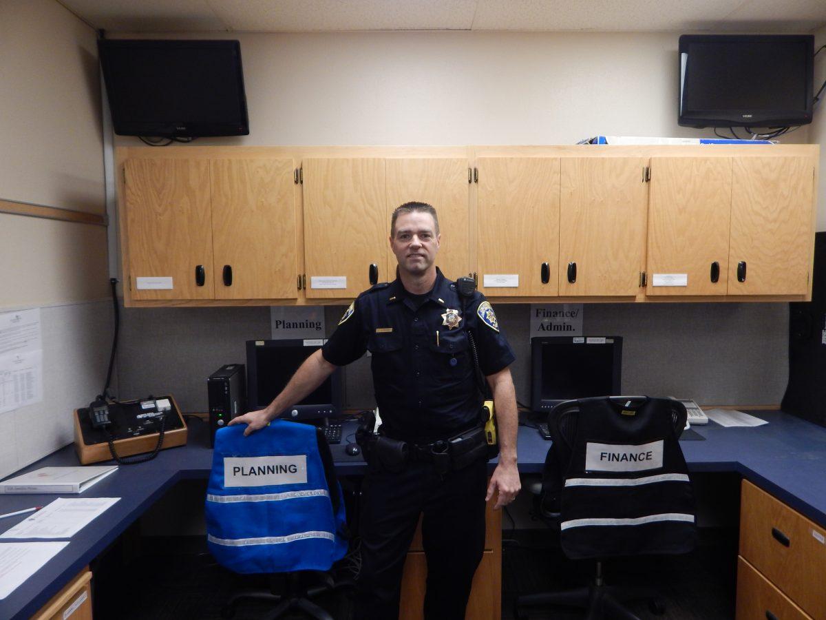 Lt. Strode in the EOC. (Signal Photo/Jesus Valdez)