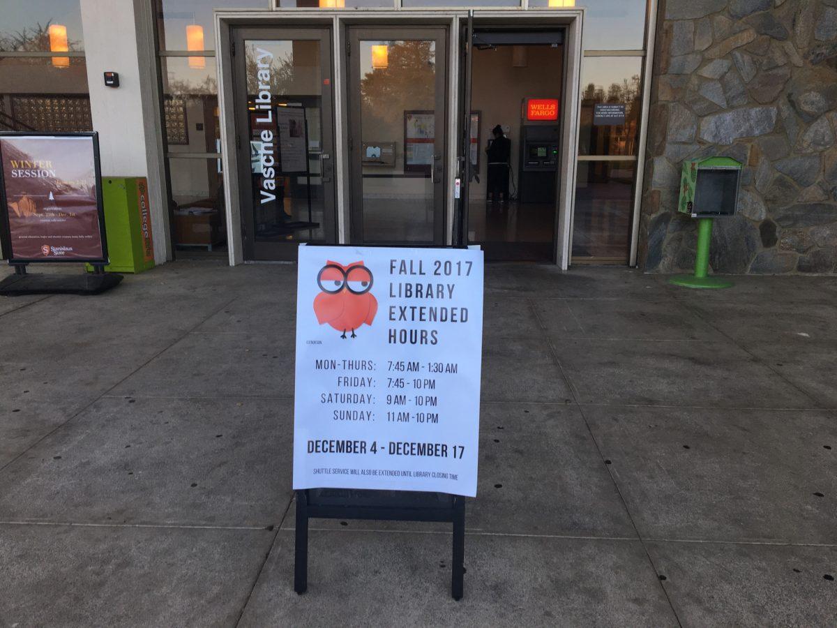 Front Entrance to Library (Signal Photo/Aubrie Barr).