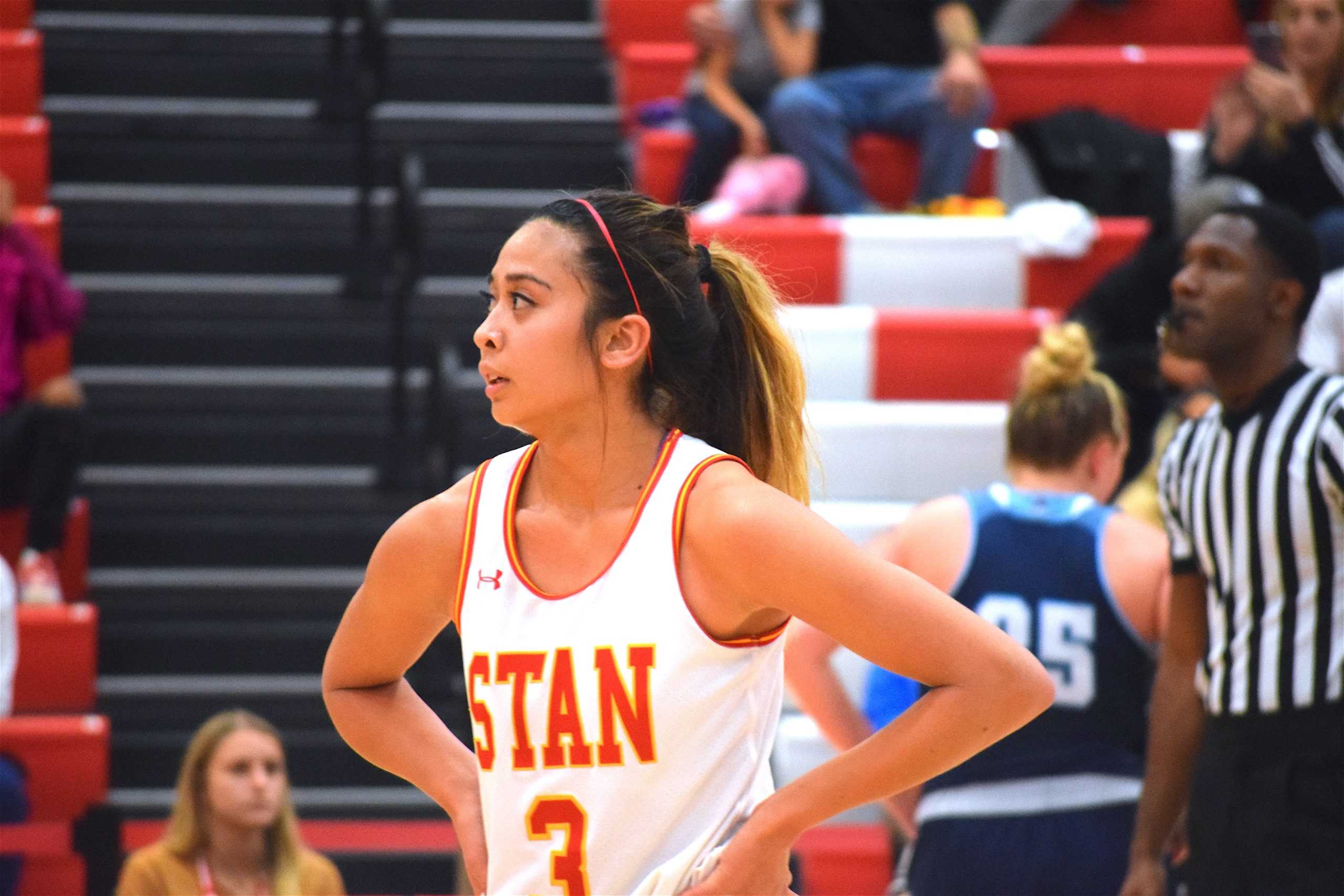 Successful Home Opener for Women's Basketball