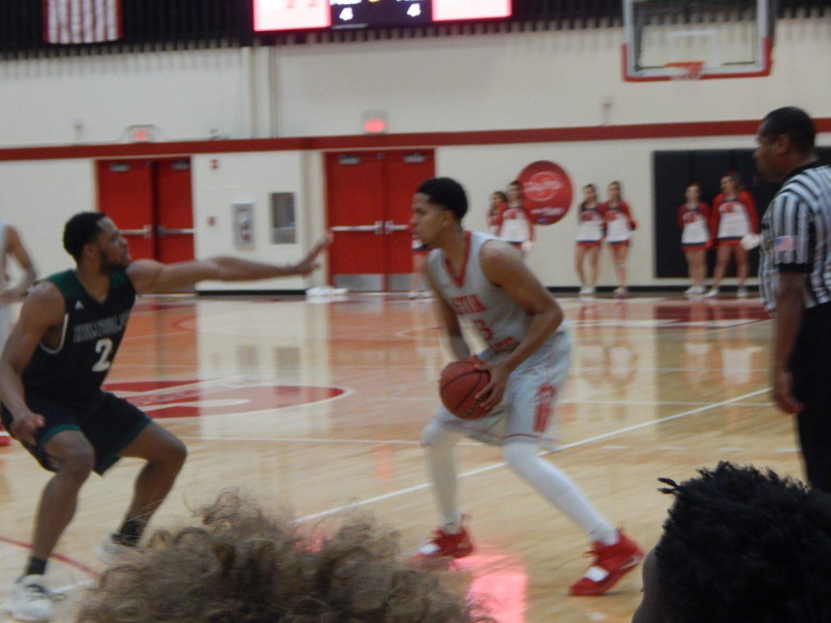 <p>Darius Scott (#13) gets ready to drive to the net. (Signal Photo/Austin Bathke)</p>