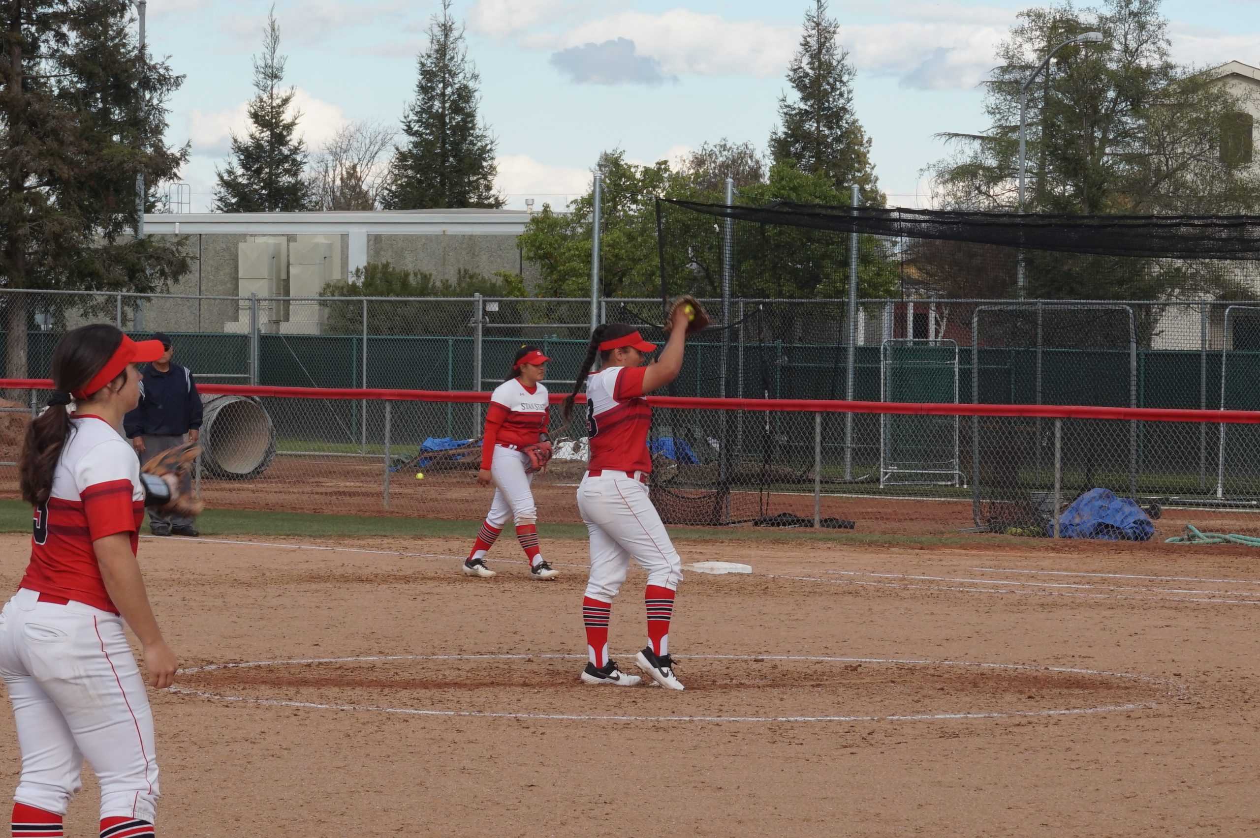 Warriors Softball Team Split Doubleheader against Academy of Art