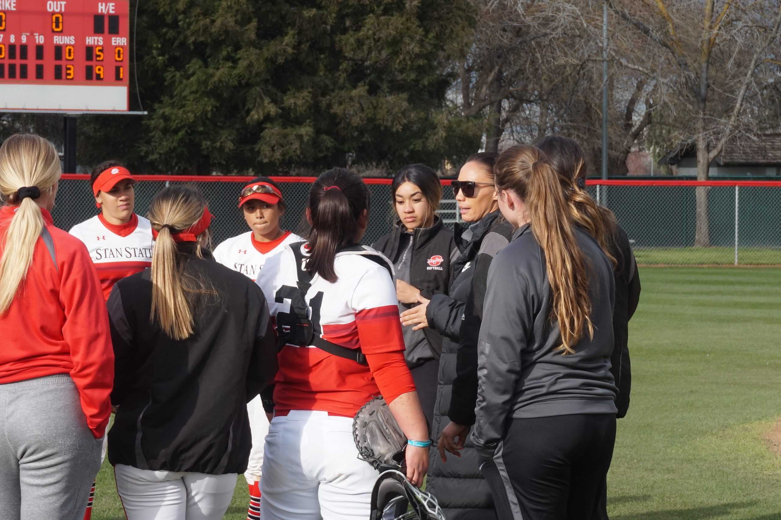 Warriors Softball Team Split Doubleheader against Academy of Art