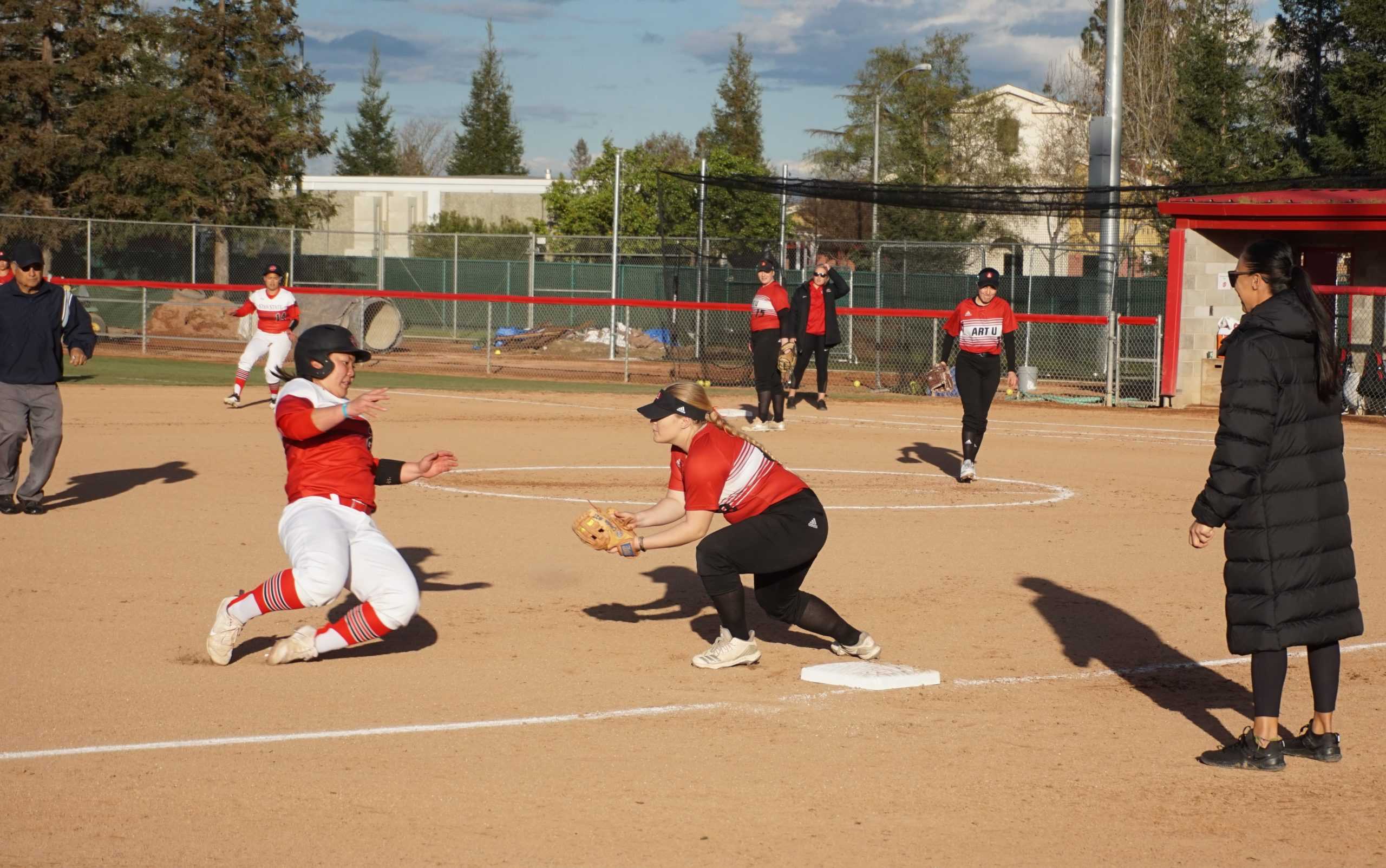 Warriors Softball Team Split Doubleheader against Academy of Art