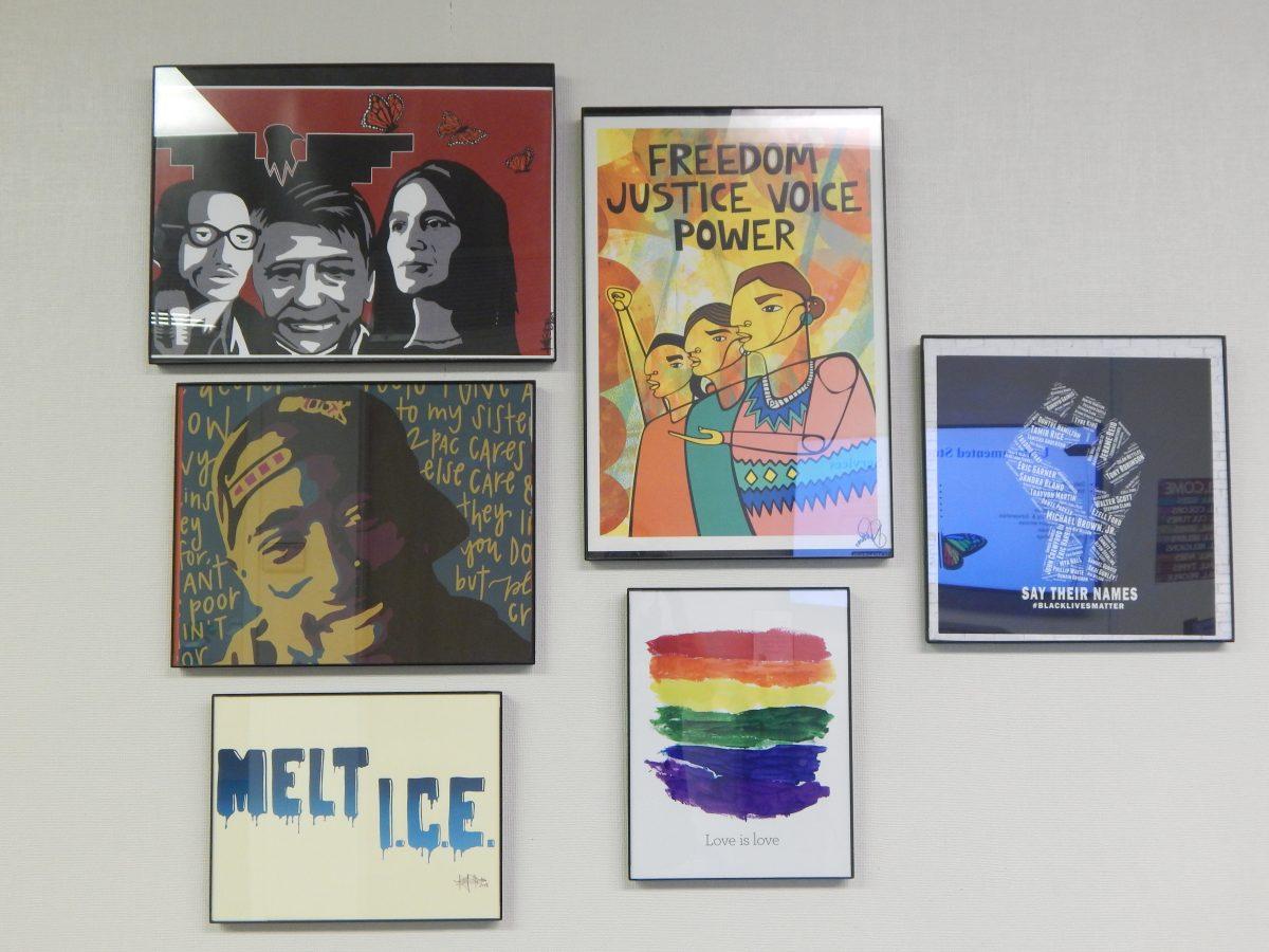 Carteles que promueven la igualdad decoran las paredes en el centro de diversidad. (Signal Photo/Kerry Young). 