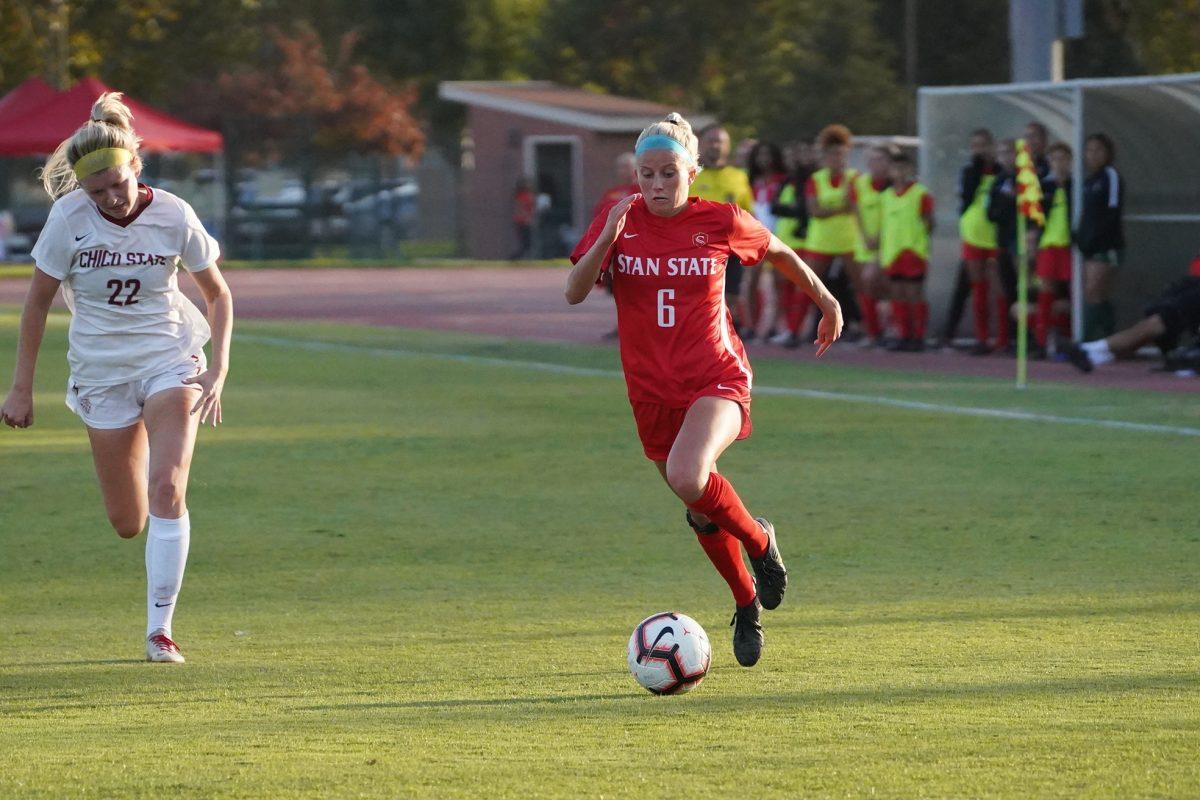 Forward Sadie Ortiz (senior, Kinesiology) attempting to pass the soccer ball. (Signal Photo/ Randel Montenegro)