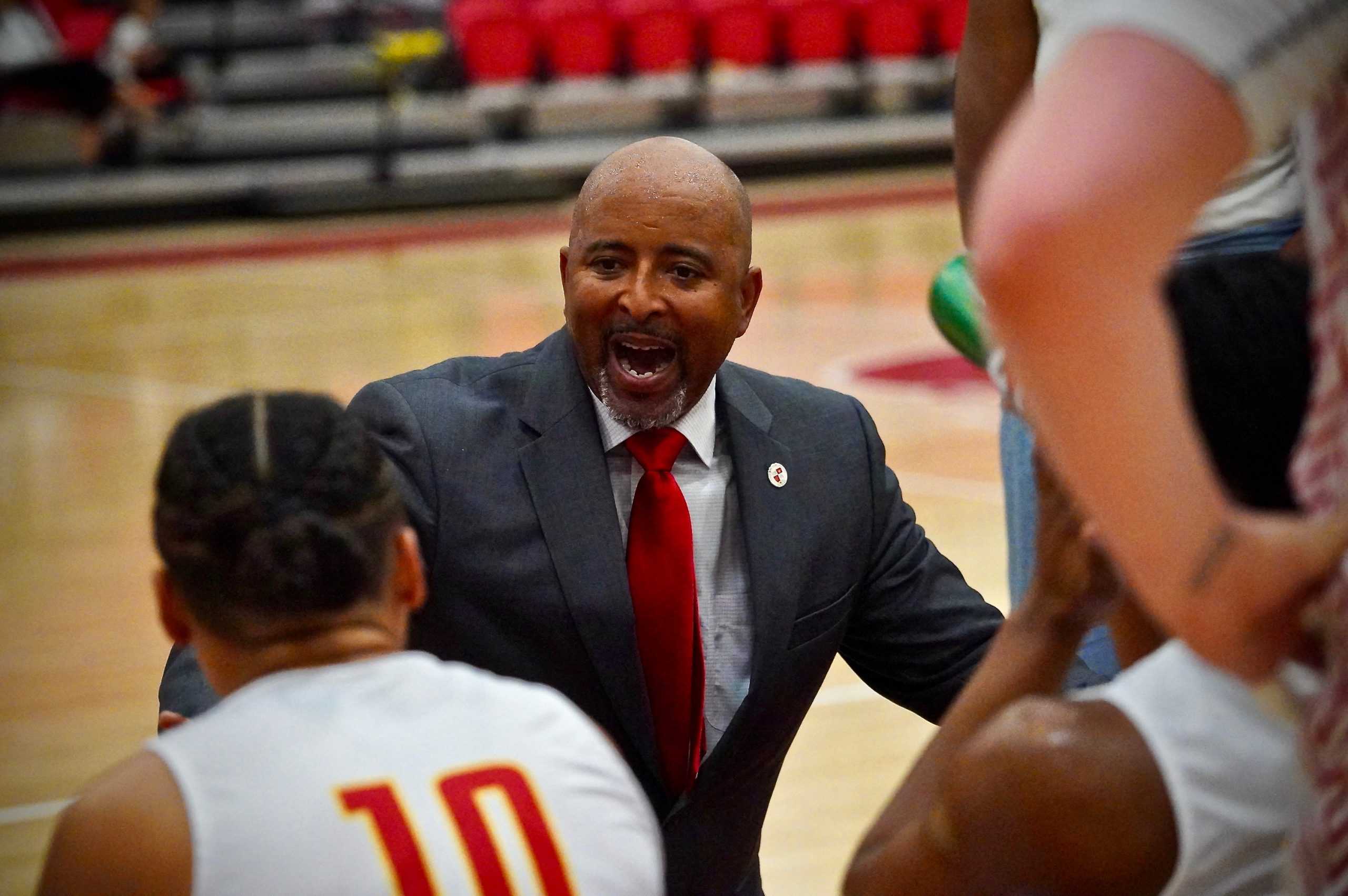 Women's Basketball Team Loses to the Notre Dame de Namur Argonauts in Overtime