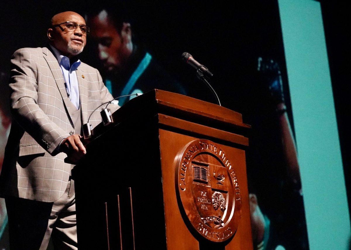 Dr. Tommie Smith delivering a moving speech at Stan State on Friday night. (Signal Photo/ Randel Montenegro)