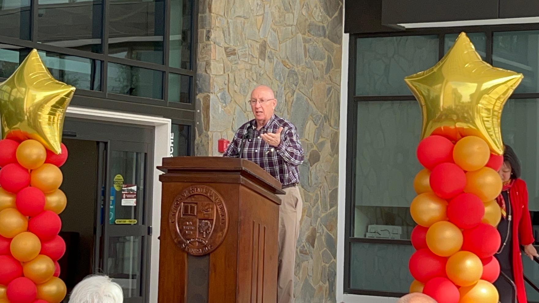 Remodeled Vasch&#233; Library Gets Official Ribbon Cutting