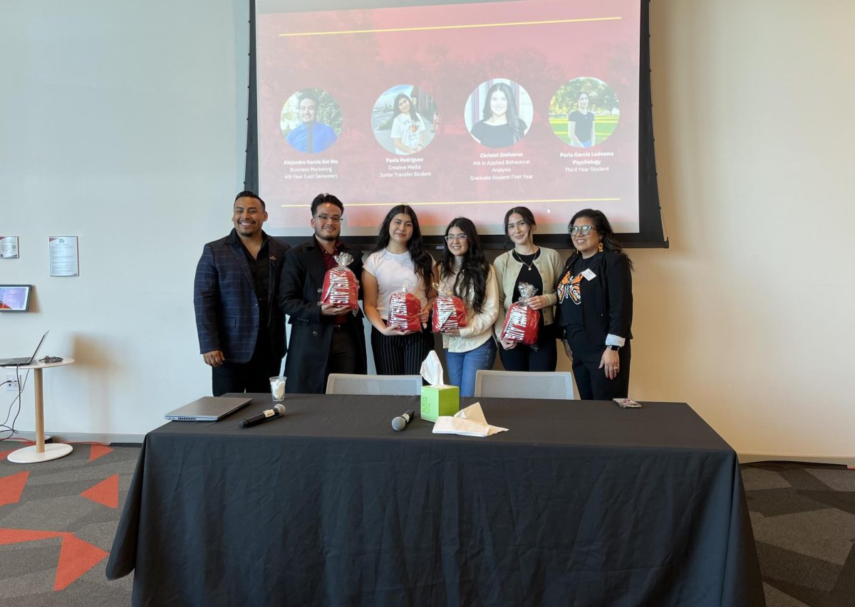 Guillermo Metelin Bock and Carolina Alfaro taking a picture with the student live panelist speakers after Session 3.